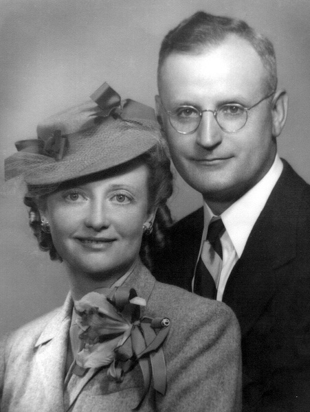 ../Images/Doris & Walter Granton near wedding day.jpg
